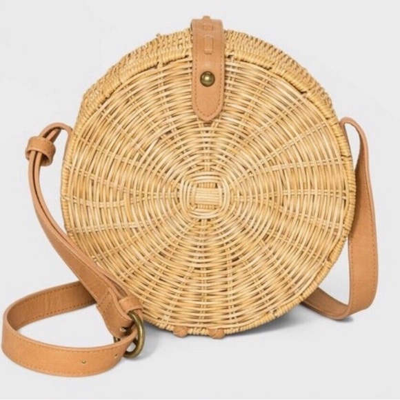 Universal Thread adjustable strap rattan purse - Picture 1 of 3